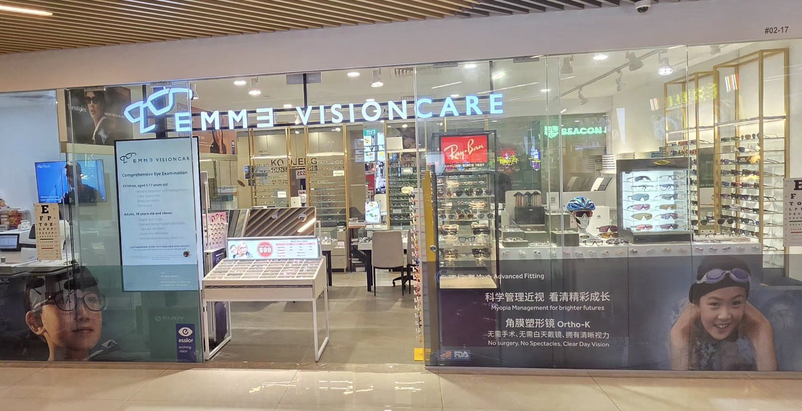 EMME Visioncare位于Jelita Mall二楼#02-17的店面（Holland Road）——验光师与配镜师